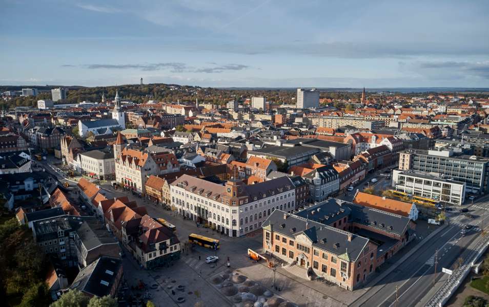 Bemærkelsesværdigt kobbertag i hjertet af Aalborg, Østerågade 27, 9000 Aalborg